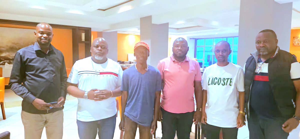 #UNC: Les députés nationaux <a href="/GaborienM/">Hon Gaborian Mboma kumeza</a> et <a href="/MichelMoto1/">Michel Moto Muhima</a> ont eu des échanges de courtoisie avec des hauts cadres de l'#UNC à Lubumbashi, au Pullman Hôtel (Karavia). Cette rencontre s'inscrit dans le cadre d'une mission d'enquête parlementaire dans la province du Haut-Katanga.