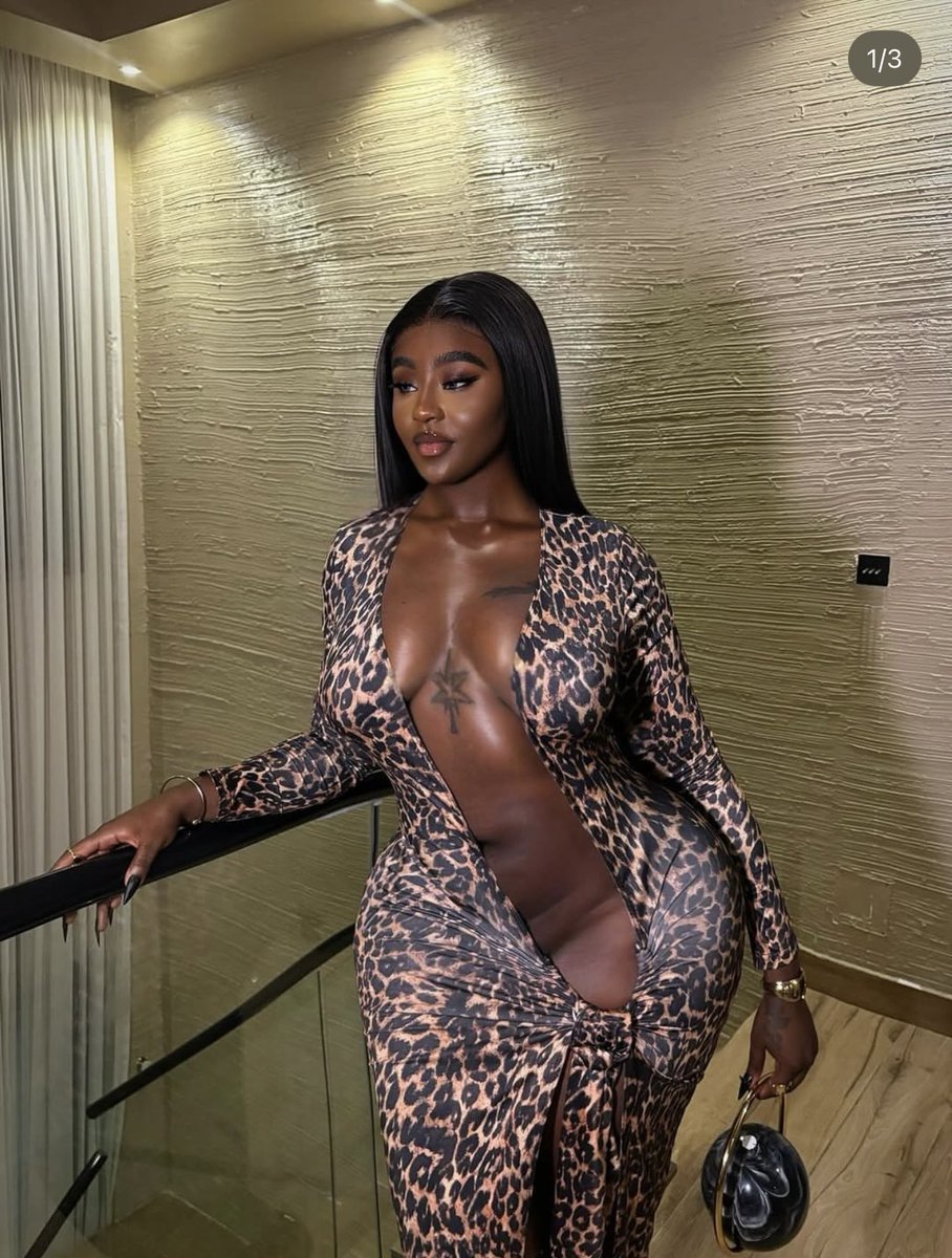 _shinecrypto's tweet image. Gentlemen / Guys would you let your woman/ girlie dress like this? Lifestyle, fashion, expression, freedom or just… #TrendingNow #trends #fashion #style #dress