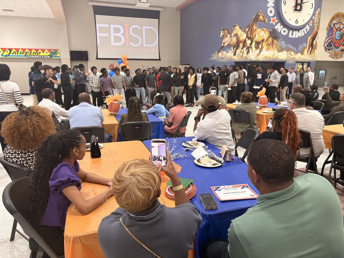 FB Bush Football tweet media