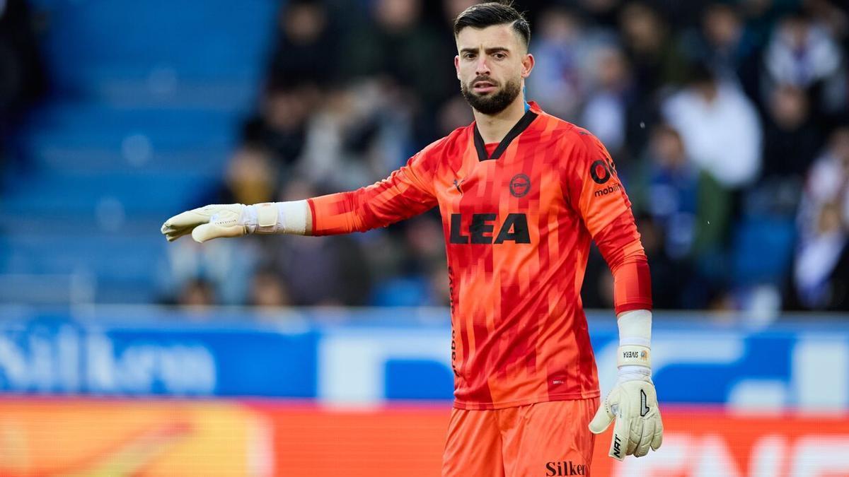 juancarNavacerr's tweet image. 🔵 | Sivera: "Ha sido un poco desesperante, es trabado, dos jugadfores por el suelo... te cuesta ubicarte. No me voy a acoger a eso para excusarme, si no para darle valor a las dos victorias que llevábamos. Los equipos juegan a su manera y creo que de manera rentable".