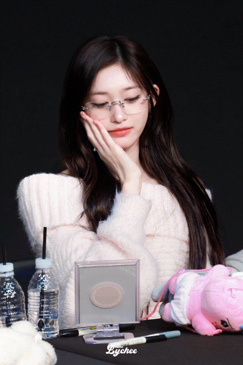 0118

#IVE #アイヴ  #아이브 #이서 #이현서 
#LEESEO #イソ <a href="/IVE_twt/">IVE</a>