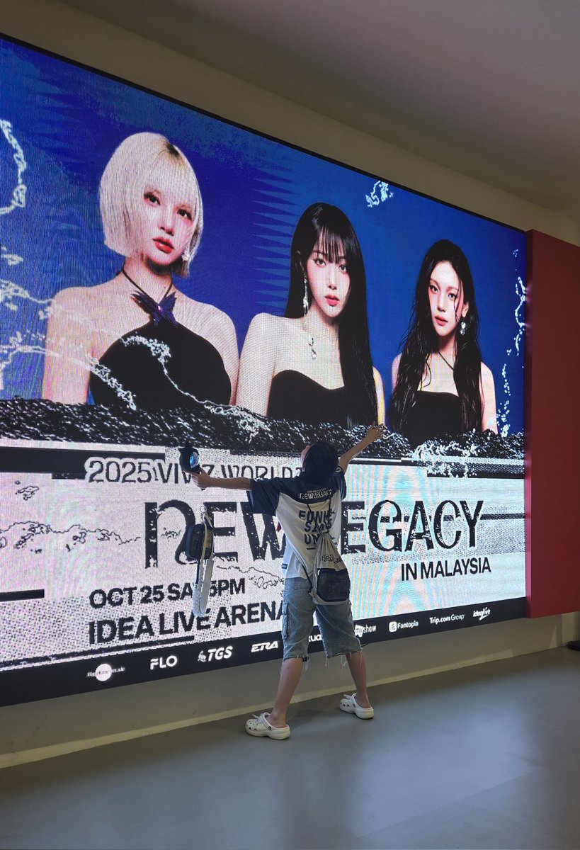 corinneniix's tweet photo. 비비지로 와줘서 고마워
이거다 당연히 라는건 아니라서 더 고마워 
고맙다는 말을 몆번 해도 중분하지 않는것이다 
언제까지 함께하자 💜💙❤️
#비비지_4주년_4랑해
#WeWillCherishVIVIZFourever https://t.co/EKhA4pwgAB