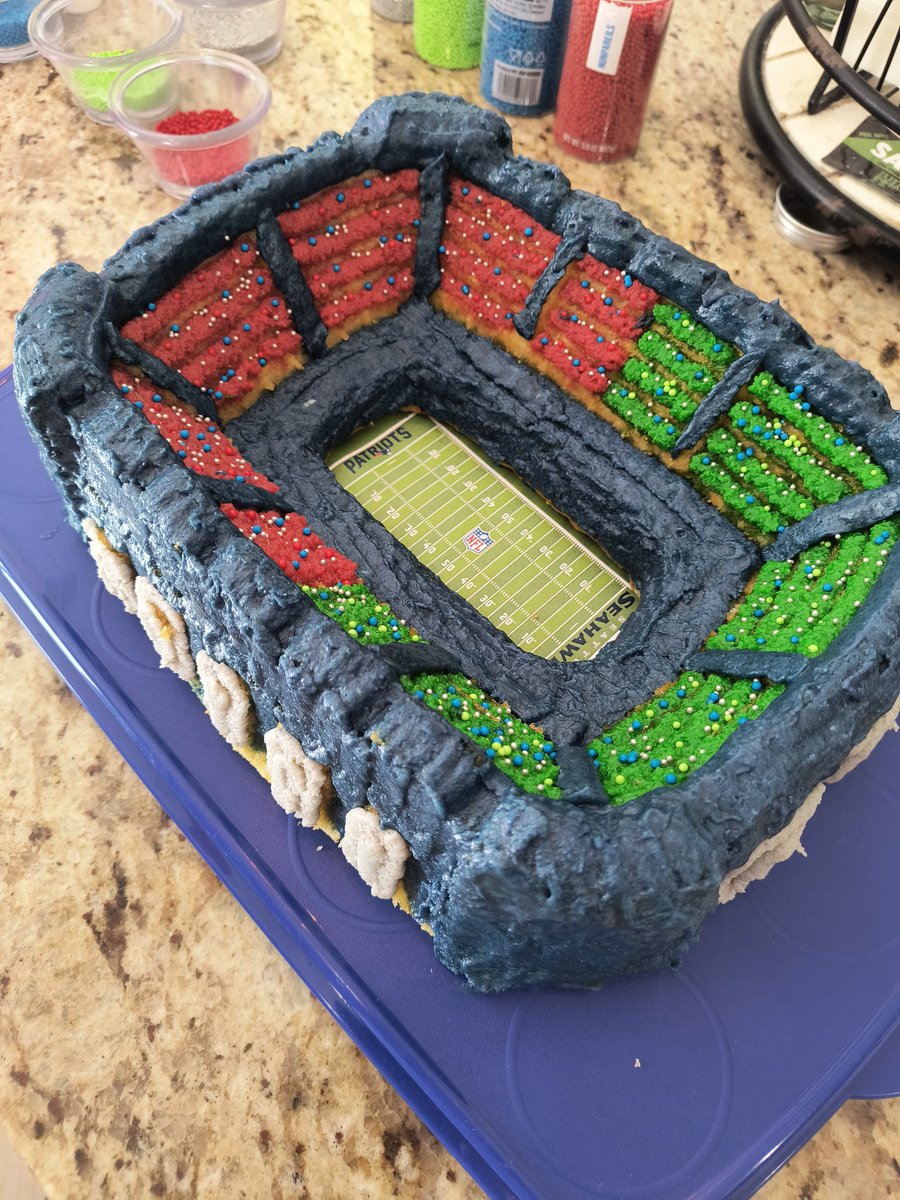 ItsHashtagBoy's tweet photo. Another year another Super Bowl cake https://t.co/AjTvSVy3Ai
