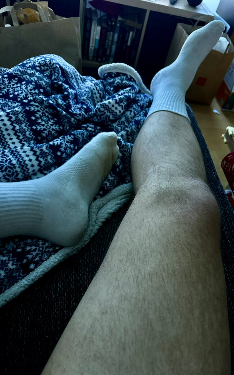 Martin79671877's tweet photo. Kdo má rád nohy a fusky? 🧦🦵🦶
#socks #foot #feet #whitesocks #dicksocks #hairylegs https://t.co/70wdlxcr9C