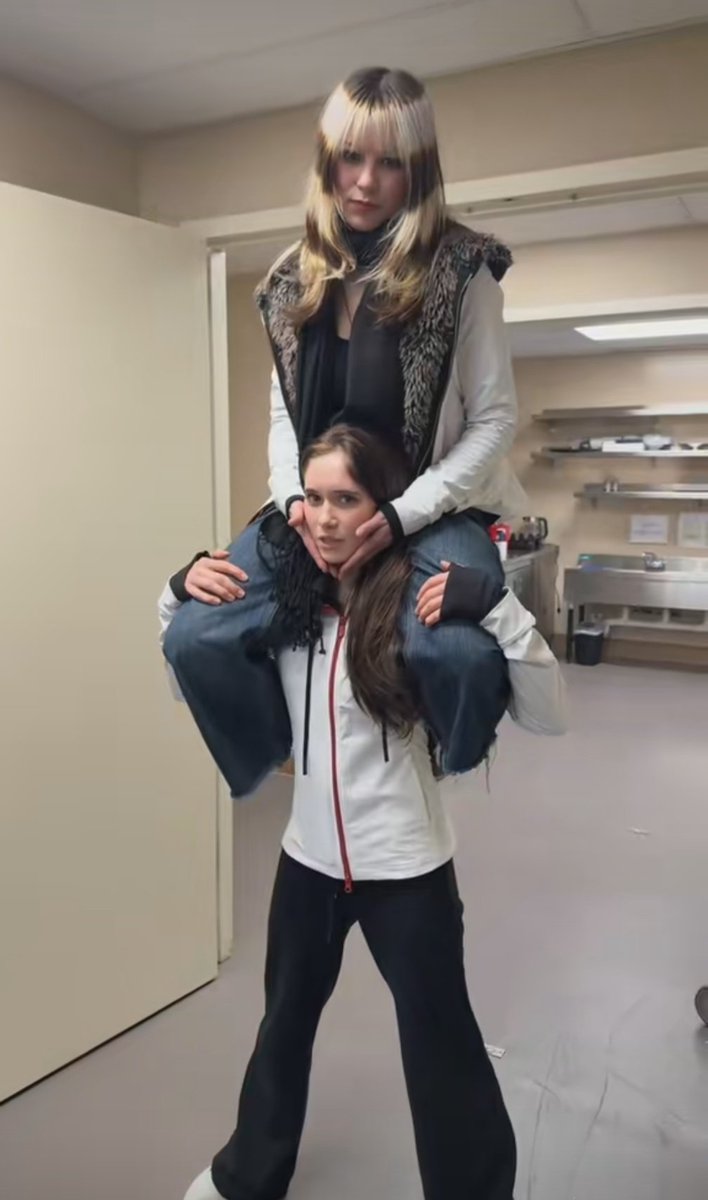 bylaylanoor's tweet image. i love alysa &amp;amp; isabeau so much they’re so funny ajskdjs