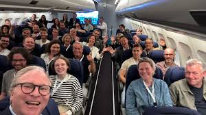 OpaHenk62's tweet photo. Onderweg naar de #VS... in een #bomvol vliegtuig @ajboekestijn...!! Jammer voor je, joh...
Je kunt beter stoppen met #drinken, alcoholistje...!! https://t.co/qKI5Nz0b9Q