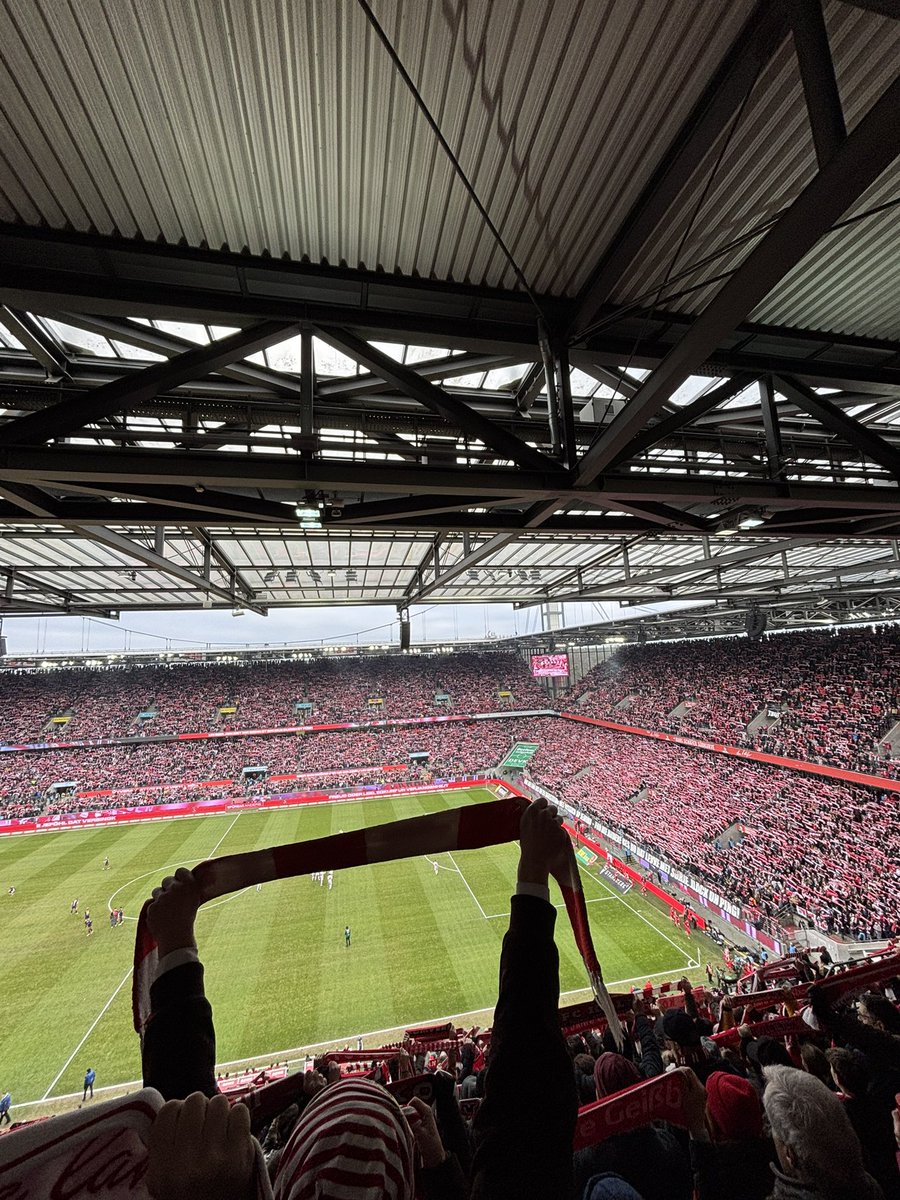 Alle bullen sind schweine!

Poděkování za lístky <a href="/DestinaceFotbal/">Destinace: FOTBAL</a> 🙏