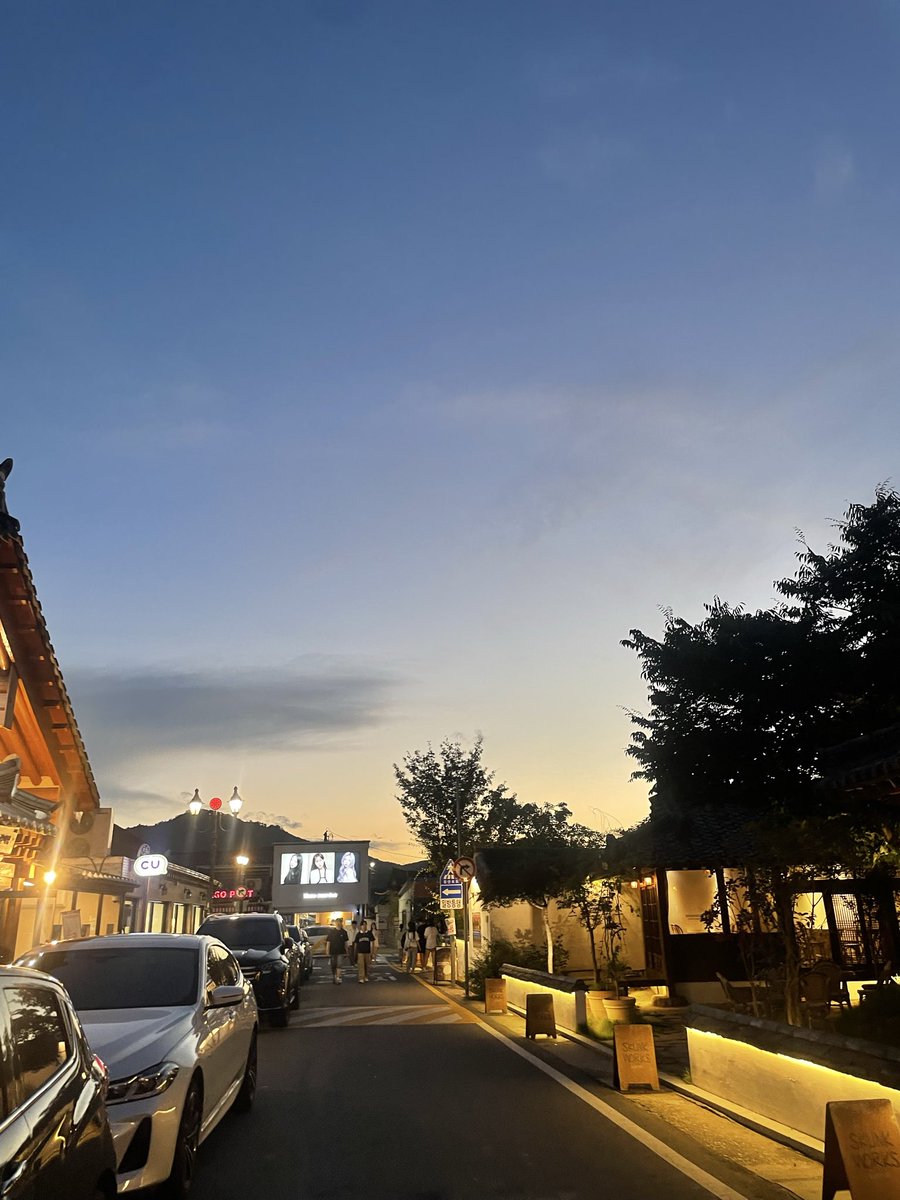 Jade_notes_'s tweet image. 기분조은 경주의 하늘🍀🍀