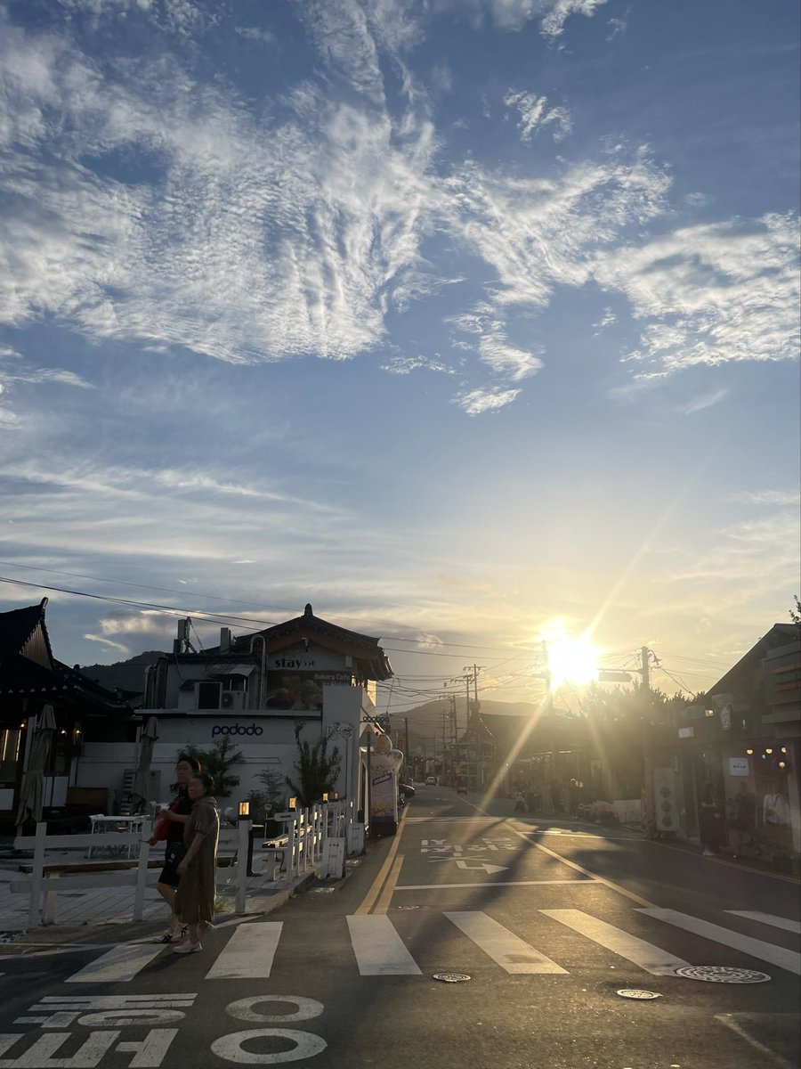 Jade_notes_'s tweet image. 기분조은 경주의 하늘🍀🍀