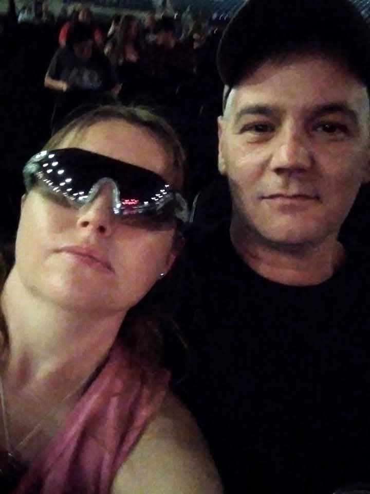 SweetmamaJJL's tweet image. #BradArnold #3DD @3doorsdown a amazing man, a brother at heart, a friend. I'm thankful I got to know Brad, Jenny and the family, plus enjoy his amazing music, he was a great guy, and will never be forgotten. 🕊 💚