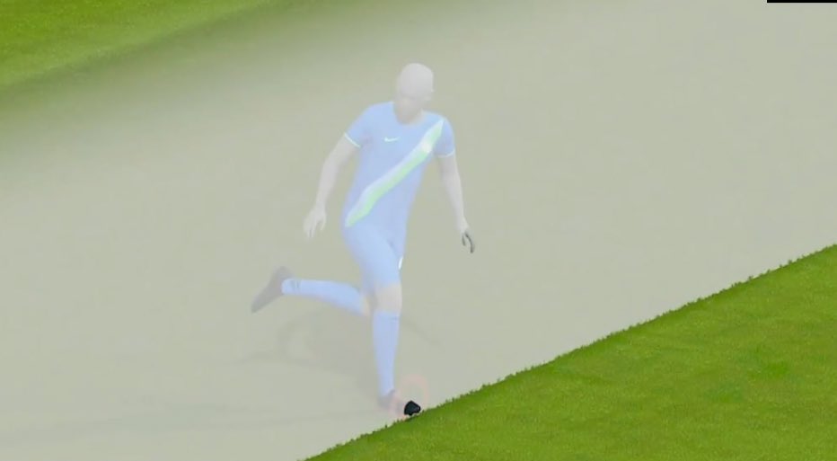 59:40 - Rizespor’un attığı golde ofsayt bayrağı kalkıyor
60:30 - VAR hakemi Sarper Barış Saka ofsayt kararı veriyor
70:20 - Ofsayt çizgisi yayına veriliyor

İddia ediyoruz, bu sezon bundan hızlı karar verilen VAR kararı yoktur. Hem de sezonun en milimetrik pozisyonu.