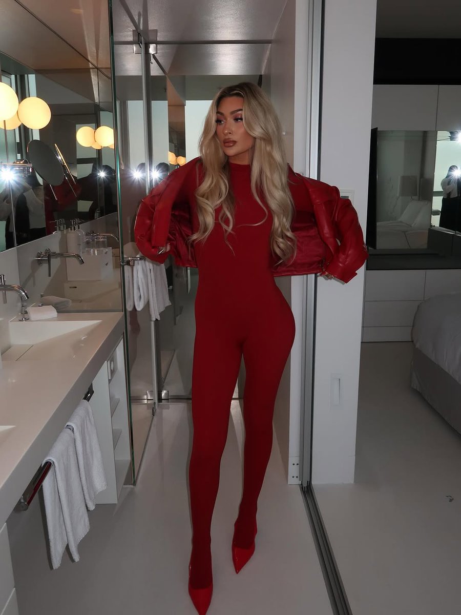 ava vanderbilt tweet media