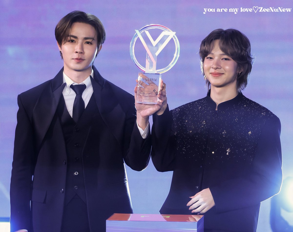 🎉🎊 @CwrNew @zee_pruk Y AWARDS 25 X ZEENUNEW