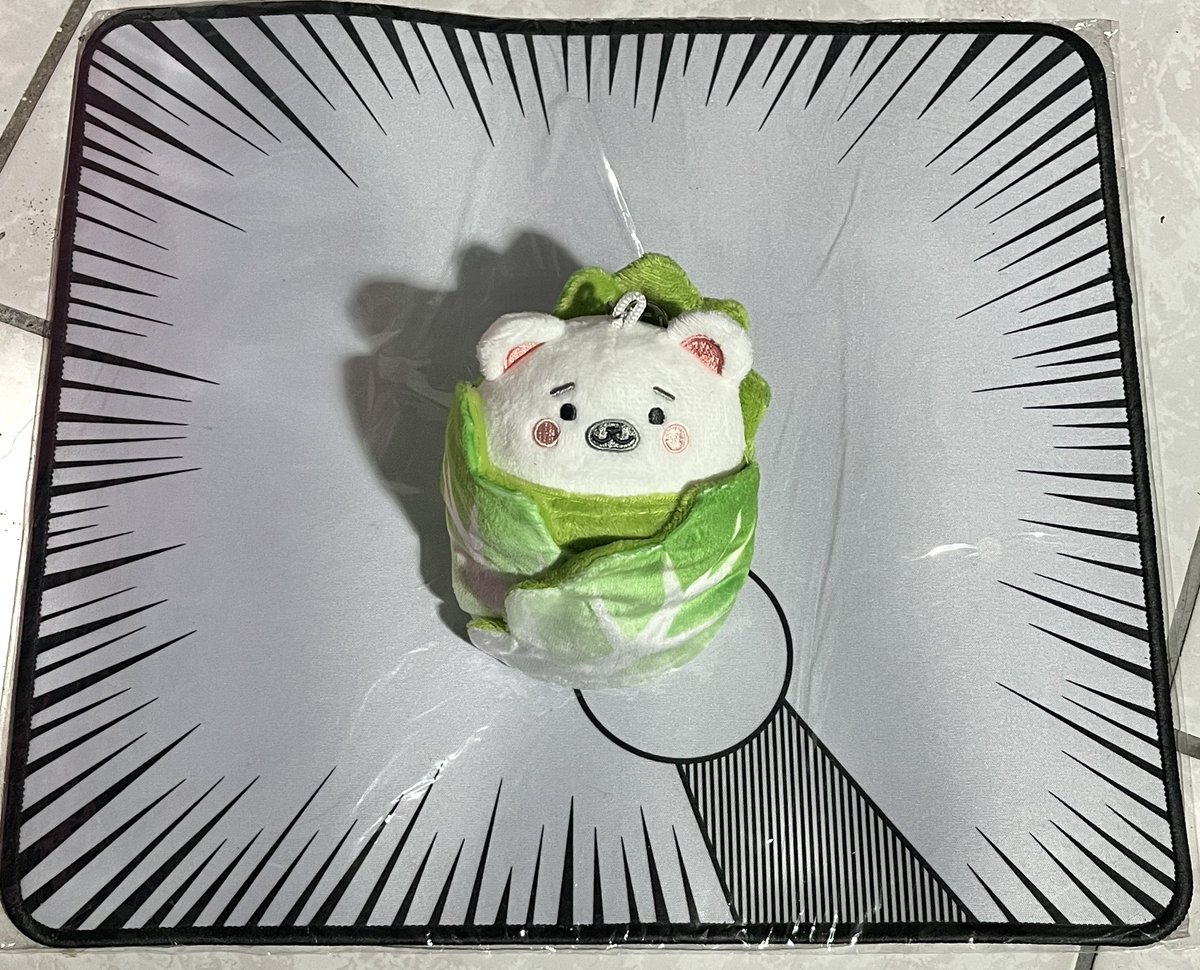 ox1978xo's tweet photo. 豹心菜(´･ω･`)

剛好整理到這件忍不住套上了
還有好好笑的滑鼠墊 https://t.co/oxH6JdsCd4