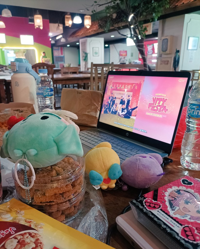 Watching vity festa together with <a href="/minirubyy/">sasa</a> <a href="/im_yueum/">유</a> today! 🫶 (Please excuse our messy table lmao)
