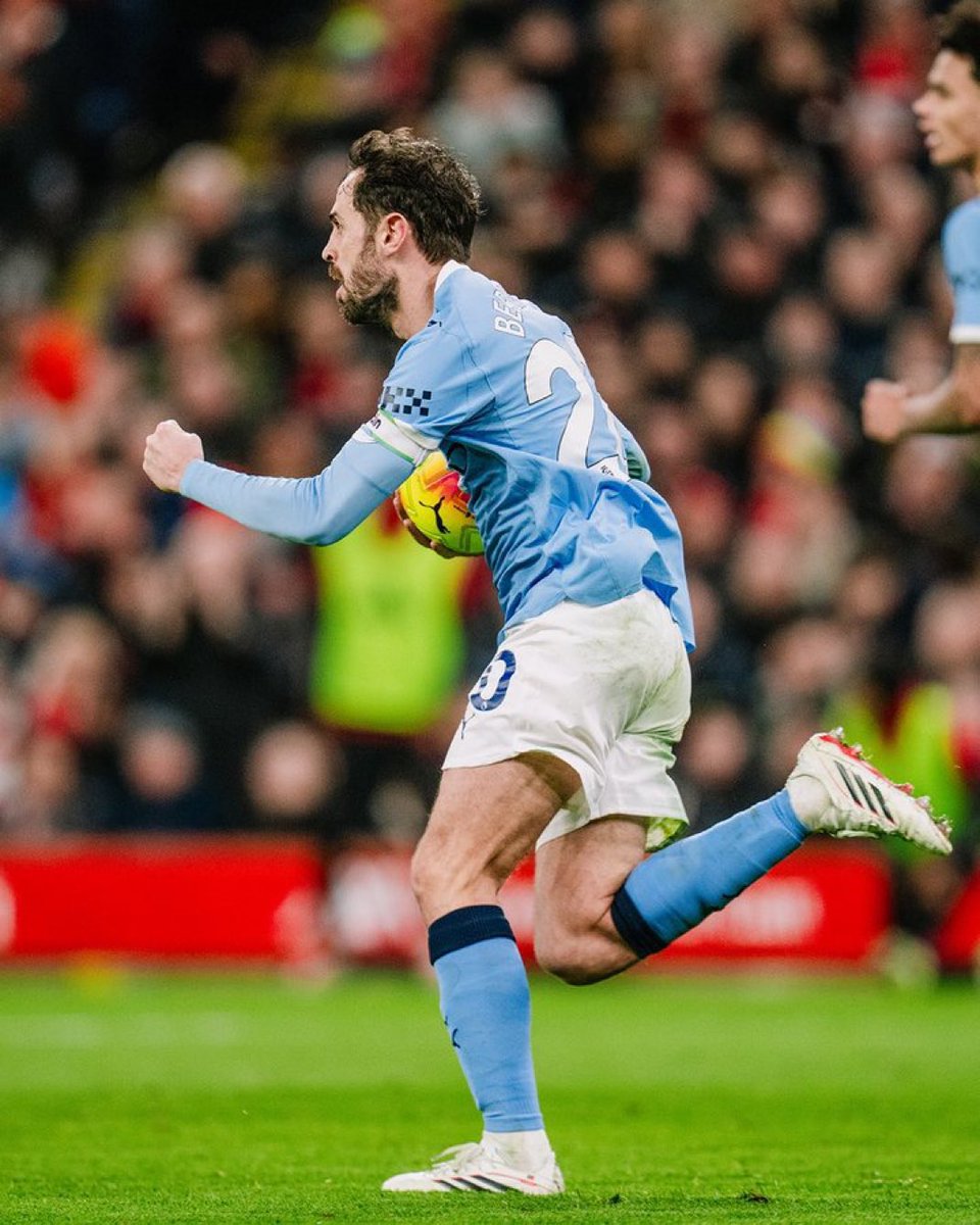 - انتهى الموضوع بالنسبة لي .. 

بيرناردو سيلفا اسطورة ويستحق تقدير اكبر بكثير من الجماهير ولانه يقدم دور مستحيل اي لاعب بالفريق يقدم نصف الي يقدمه 👑💙