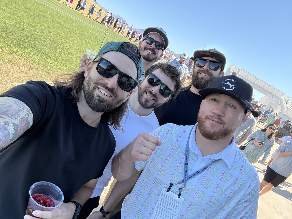 Randomly ran into my favorite UFC fighter <a href="/Justin_Gaethje/">Justin Gaethje 🇺🇸</a> at Phoenix Open