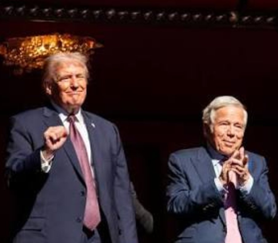 Robert Kraft and trump are pals. Do you need ANY more reason to root for the Seahawks in the Super Bowl tonight?

GO SEAHAWKS! 🏈🇺🇲