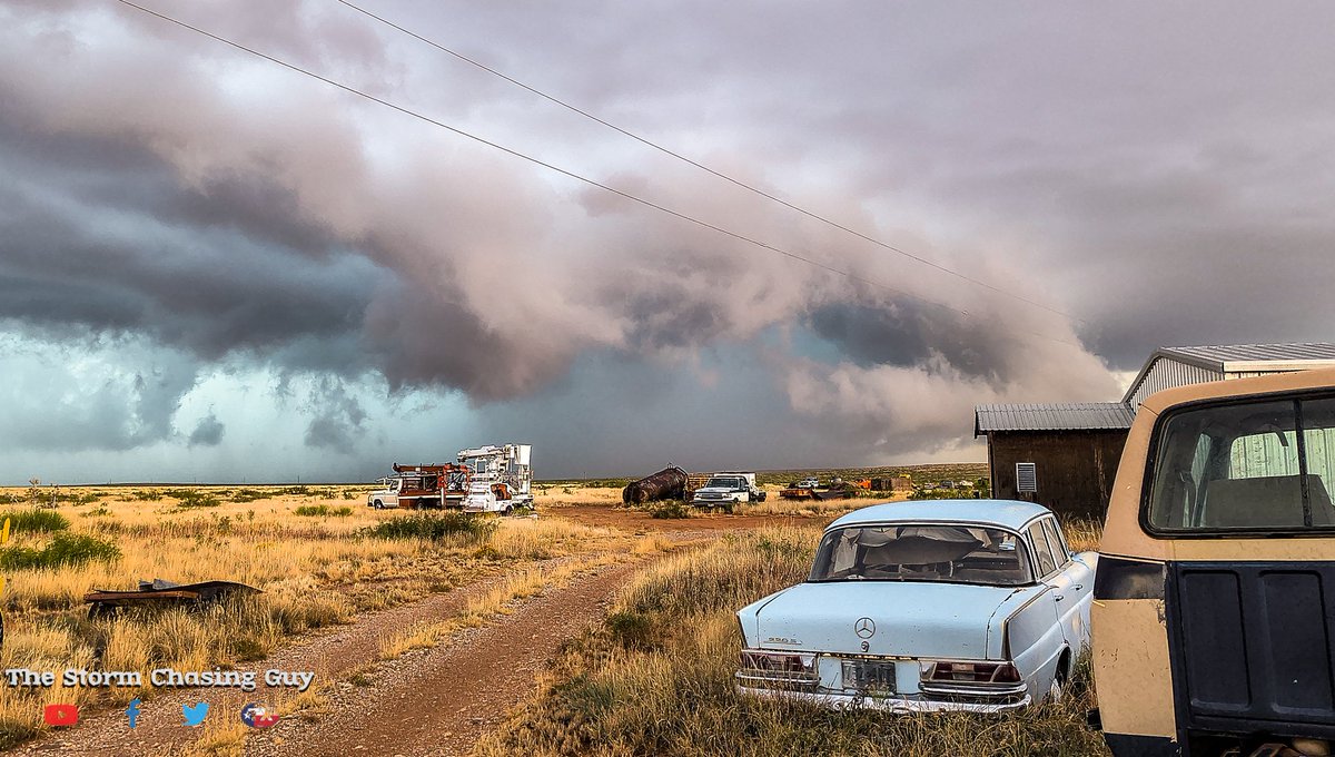 JonTheStormGuy's tweet photo. A tornado warned supercell passes over a local farm near Fort, Sumner, New Nexico
October 19th 2024 during a muli day severe weather outbreak in Eastern #NewMexico and the #texas Panhandle
#extremeweather #tornadowarning #FortSumner #landscapephotography #StormChaser https://t.co/eAOAddlxTH