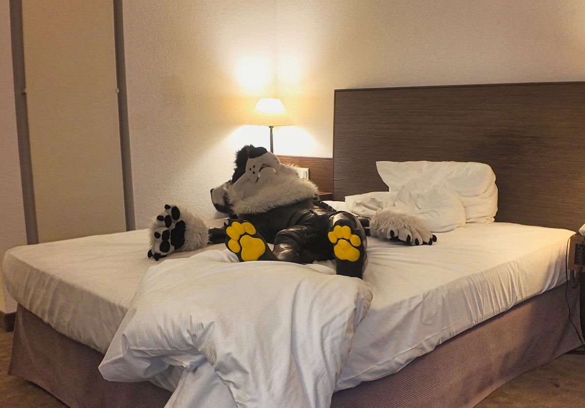 passed out wearing latex 😵‍💫