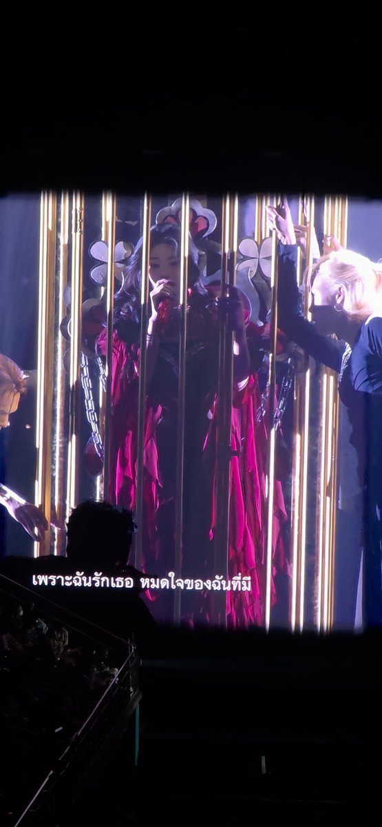 หลังจากดูงานเต้นรำฯ รอบที่ 1000 ผมรู้ละ ว่าการแสดงนี้เหมือนอะไร ฟีลโรมิโอกับจูเลียตมาก รักกันแอบพบกัน สุดท้ายก็โดนพรากจากกัน จูเลียตกลับไปอยู่ในกรงทองตลอดไป  #เช่เบล