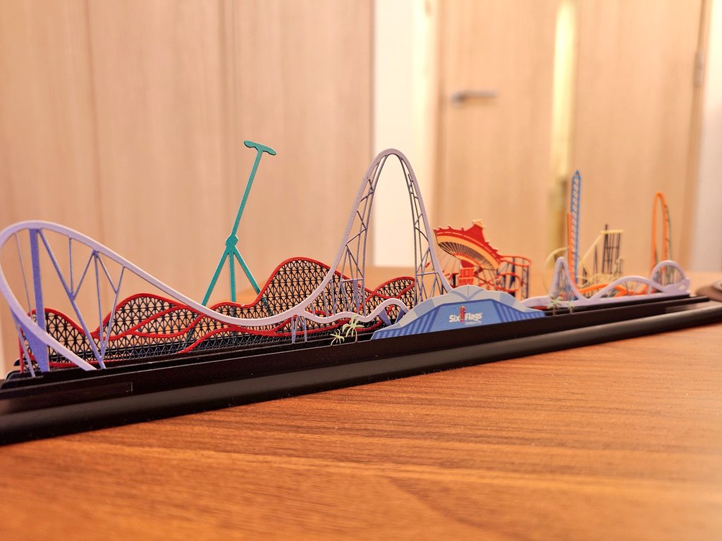 CoasterGuyTokyo's tweet photo. やっと組み立てたけど、他パークよりサイズが大きいので置き場所に困る笑 #Parkitecture https://t.co/LgzzCS2WwI