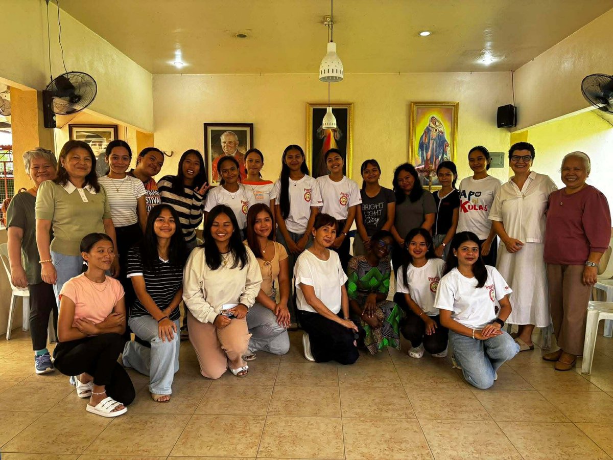 adhara_h07's tweet photo. It was such a memorable experience. We were warmly welcomed by them, and it was truly heartwarming. Thank you, sisters, for sharing all your experiences with us and it really touched our heart. 🥺💙 https://t.co/avwTj1XpTC