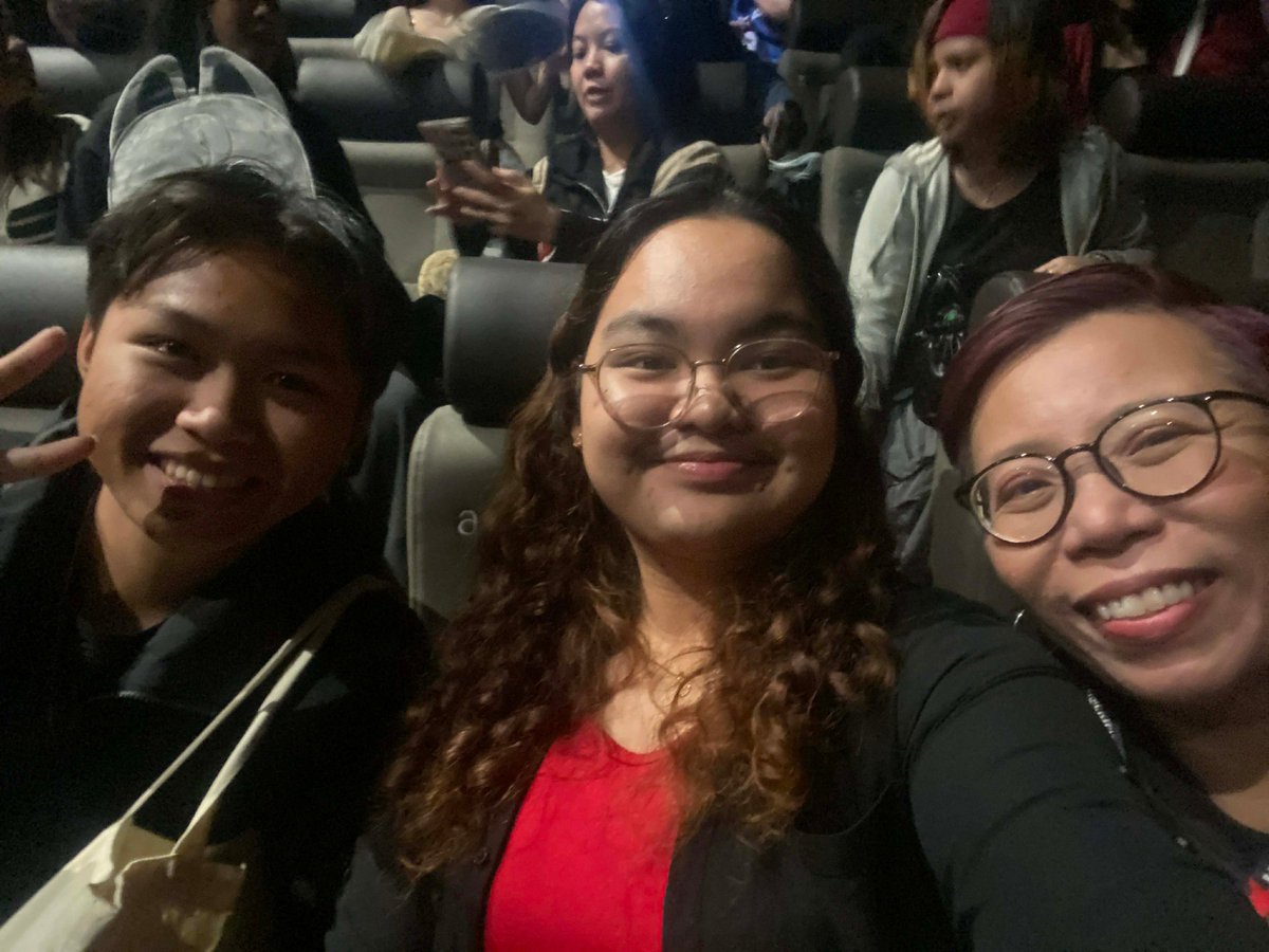 mae4everrr's tweet photo. Some of the #FiloStays I met kanina and Ms Apri @apricotandcoph

#StrayKids #SKZ #StrayKidsEverywhereAllAroundTheWorld #The_dominATE_Experience #SMCinema #SMCinemaExclusives #ApricotandcoPH_IMAX_Blockscreening https://t.co/qbf3xdvKqG