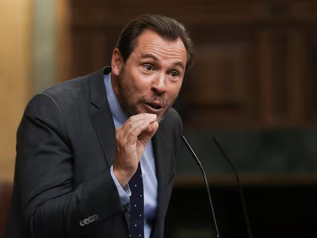 bertrandmyd's tweet image. Oye @oscar_puente_ 
¿Por qué has viajado urgentemente y en secreto, a Dubái?

¿Qué ocultas?
¿Qué tramas?