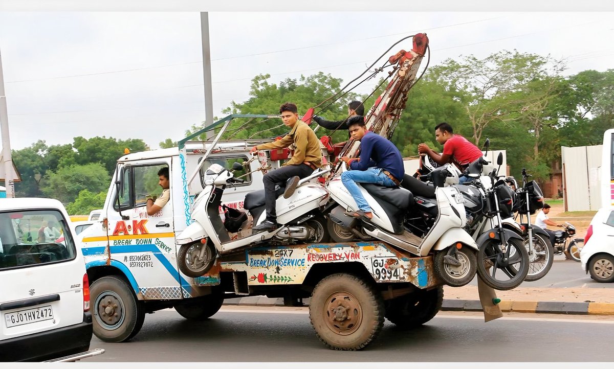 This is the most efficient govt service. Always alert, proactive, and lightening fast.

You are stuck in a fire, dying on the road after an accident, or drowning in a water body, govt services might take many hours to reach you. But park your vehicle wrong, and towing will reach