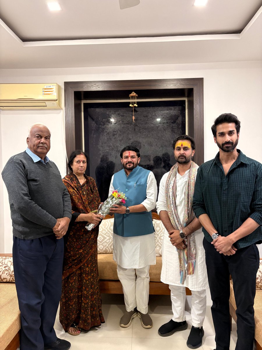 Sangeeta Sushil Tiwari (मोदी का परिवार) tweet media