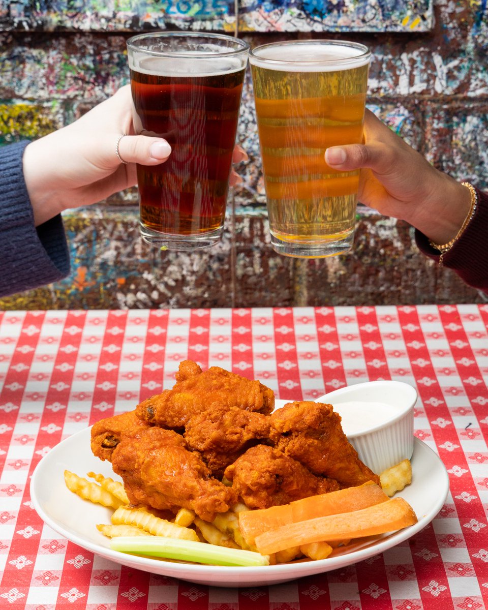 Gino's East tweet media