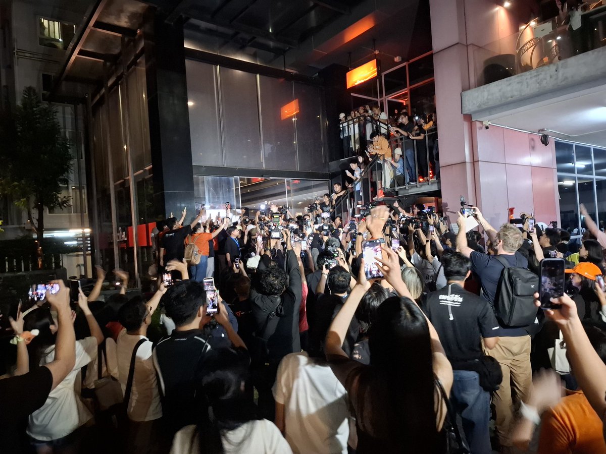 ท้ายที่สุด อนุทิน ซึ่งพรรคประชาชนเคยโหวตสนับสนุนให้เป็น “นายกรัฐมนตรีชั่วคราว” ก็ฉวยโอกาสขยายอำนาจทางการเมือง ดึง สส. กว่า 60 คนเข้าร่วมพรรคภูมิใจไทย จนเติบโตเป็นพรรคอนุรักษนิยมขนาดใหญ่ ทั้งหมดนี้คือ “แฟรงเกนสไตน์” ที่ #เท้งณัฐพงษ์ และ #ปชน เป็นผู้สร้างขึ้นมาเอง #ป #เลือกตั้ง2569