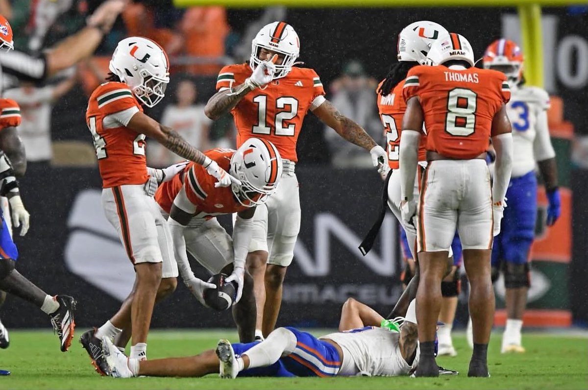 ihate_ap's tweet image. I can’t believe this is a real crime scene photo 😂#GoCanes