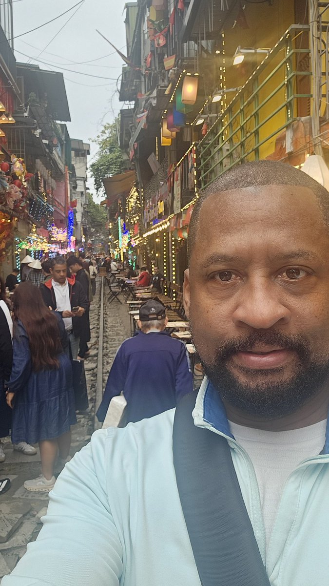 BeranSamba's tweet photo. When in #Hanoi a stop at #TrainStreetHanoi is a must. Nearby #Hanoi-Oi-Kitchen serves up great food too. #BahnMi #TravelTips #traveling https://t.co/9p3kx7iJrc
