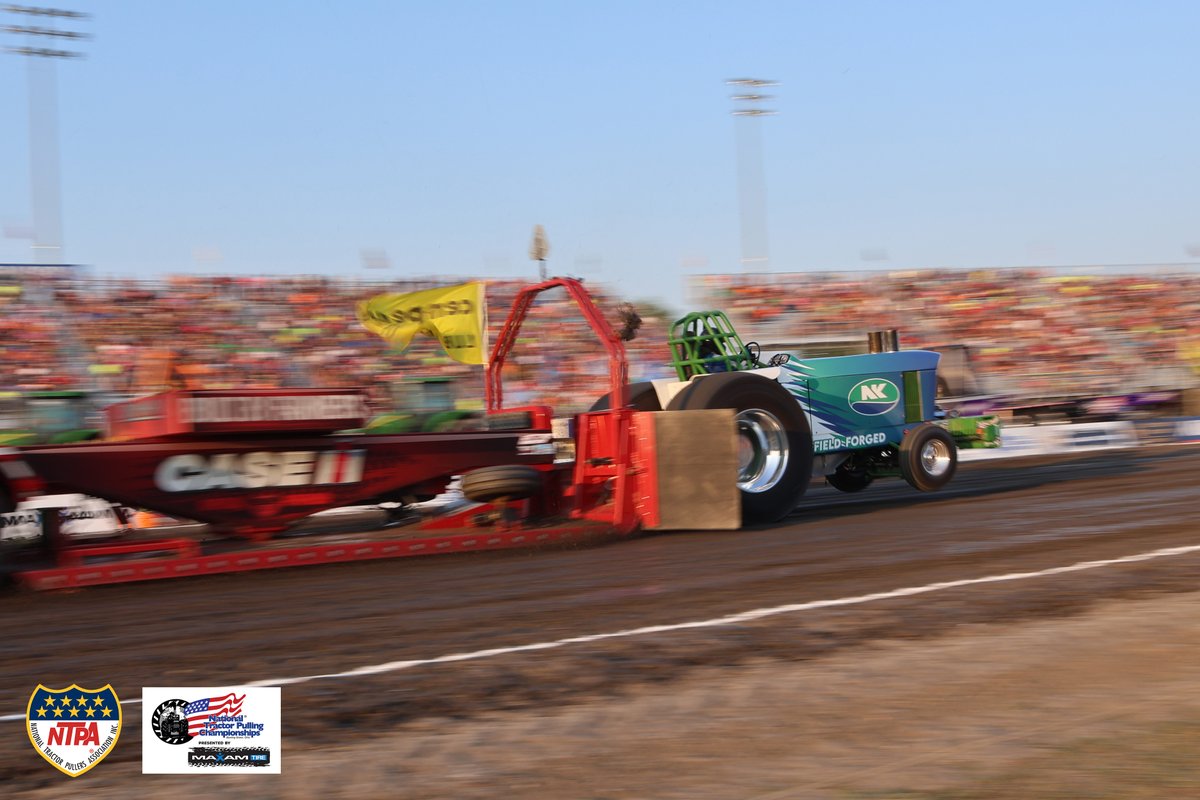 NTPApull's tweet photo. Zoom! π π¨ β© β© #pulltown #modified #superstockopen #speed https://t.co/CHs7ZyRV04