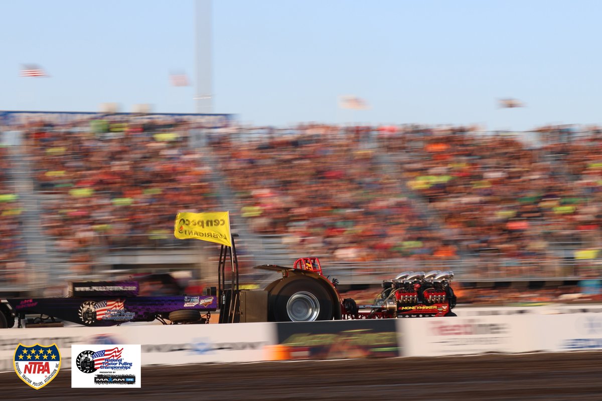 NTPApull's tweet photo. Zoom! π π¨ β© β© #pulltown #modified #superstockopen #speed https://t.co/CHs7ZyRV04