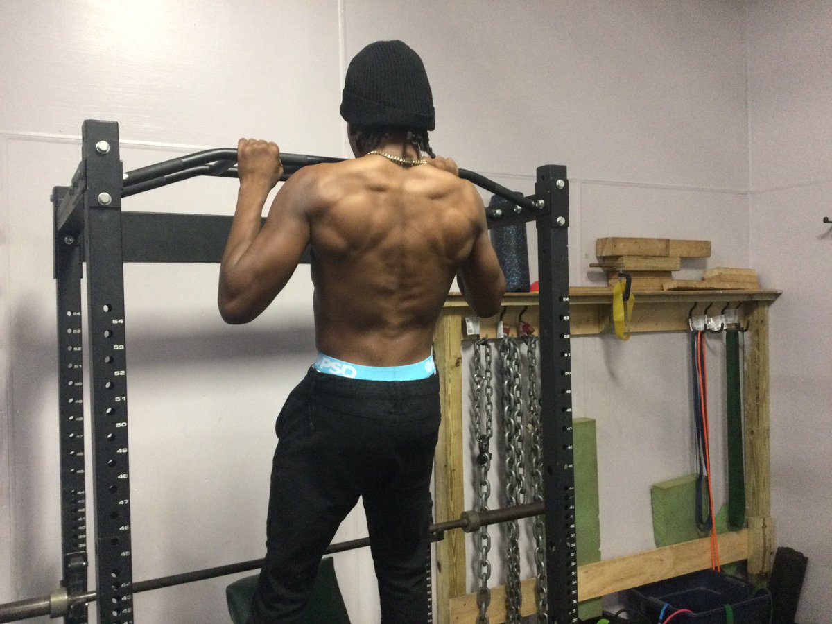 Xavier19H's tweet photo. Working out bettering myself for my journey 
Can’t do it without God❕❕❕
#AGTG #gym #football #ママ戦争止めてくるわ #bbvipks4 https://t.co/kXX6MTnoeR