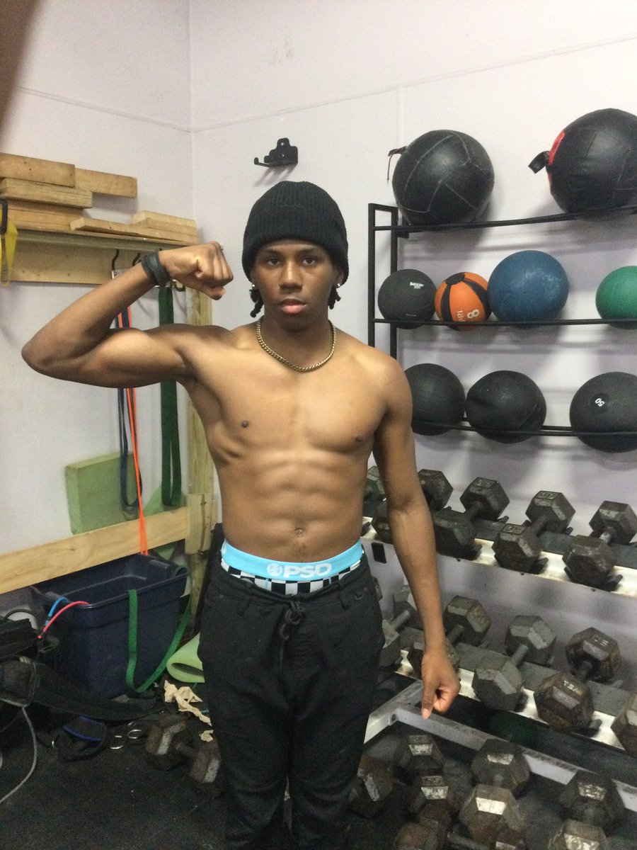 Xavier19H's tweet photo. Working out bettering myself for my journey 
Can’t do it without God❕❕❕
#AGTG #gym #football #ママ戦争止めてくるわ #bbvipks4 https://t.co/kXX6MTnoeR