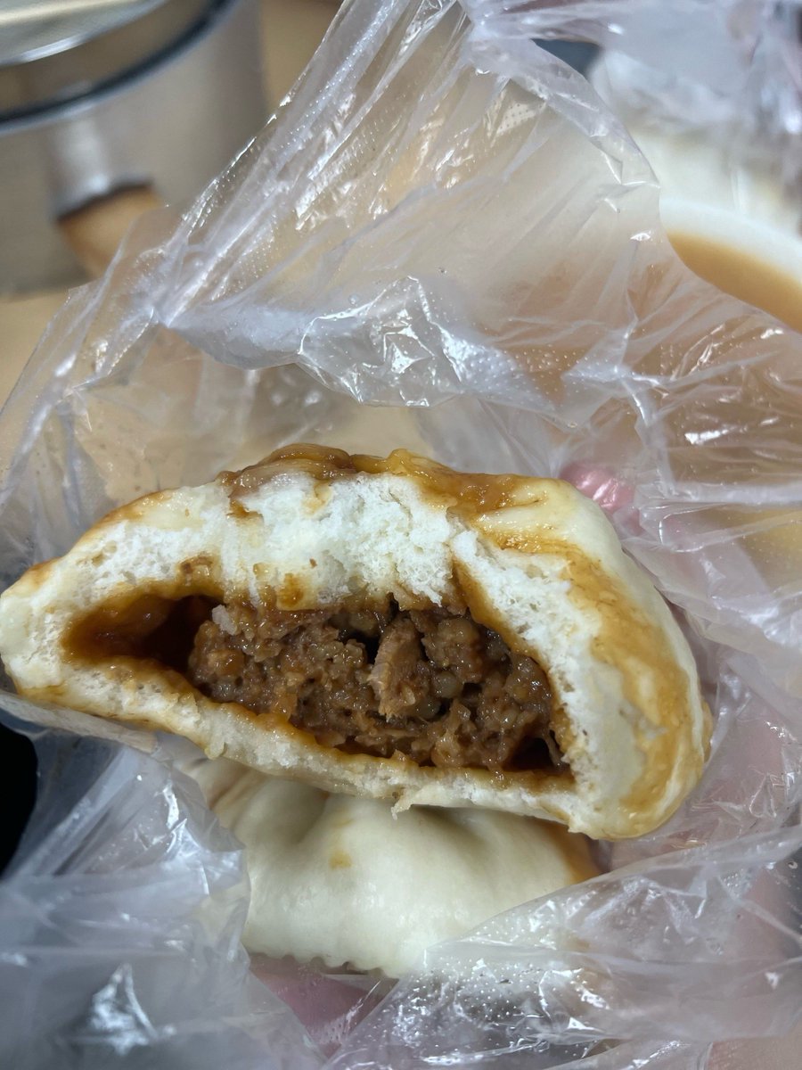 vancamp99968's tweet photo. 藏在巷弄里的糯叽叽天堂！现煮红糖麻薯Q弹到弹牙，撒上黄豆粉香到跺脚，3元一碗暖到心巴～老福州人私藏的深夜小摊子，冲就对了！#糯叽叽控 #福州探店 #街头美食 https://t.co/feo37jqtdh