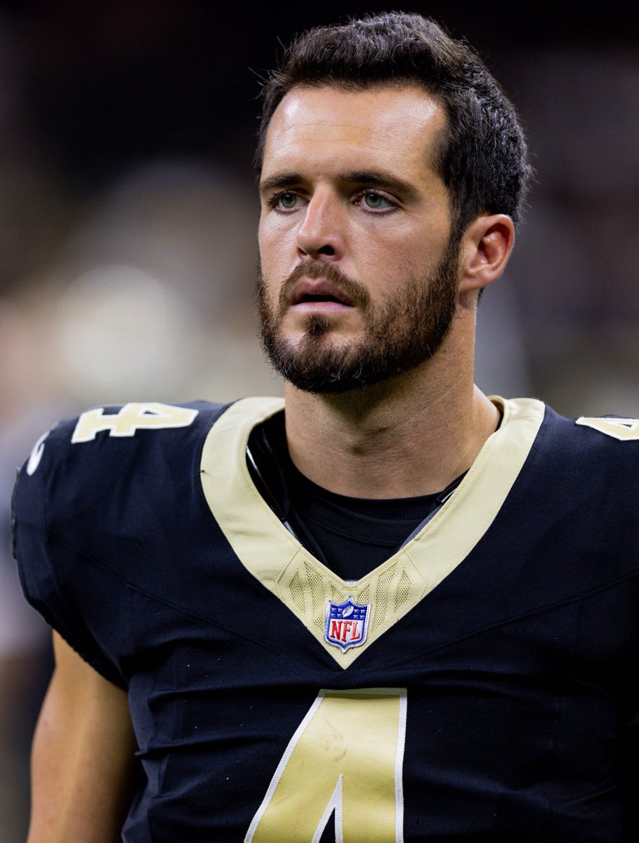 NFL_DovKleiman's tweet photo. 𝗥𝗨𝗠𝗢𝗥𝗦: Former Saints star QB Derek Carr would consider coming out of retirement to play in the NFL for the 2026 season if the right opportunity opens up, per @RapSheet 

Carr would be a Top free agent 👀 https://t.co/dhPknkYubv