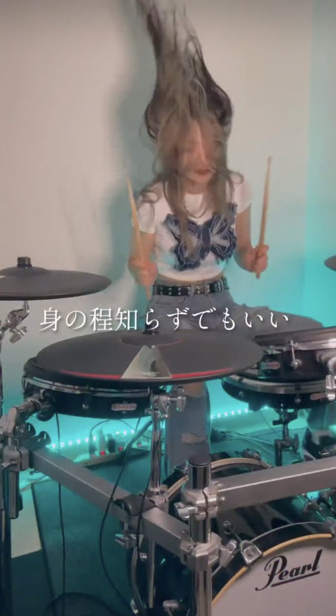 BEMKS_EMANON's tweet photo. 今日の筋トレのお供、最推しドラマー #佐藤有紗 の #叩いてみた動画🎥
【#looseend/#EMANON】
今日2度宙を舞った曲🤭支えてくれた皆、ありがとう🙏✨
#有紗とやせる
#ドラマー
#サポートドラマー
@sato_arisa_drum
佐藤有紗 / drummerの投稿動画を楽しみましょう!#TikTok https://t.co/VLqzXJzRGG https://t.co/NLq7tMHz7f
