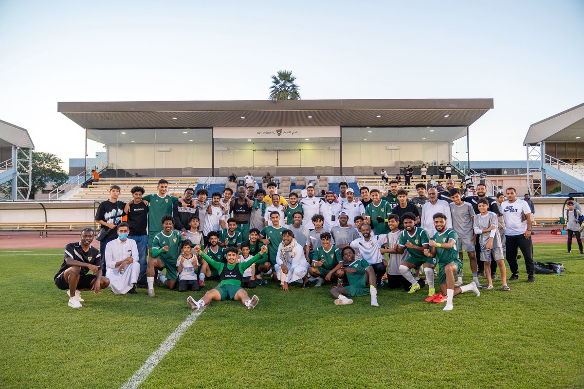 alansarksa's tweet photo. مشهد من احتفالات الأنصار U21 عقب الفوز على نادي الباطن 💚🤩

#الأنصار_الجديد | #الأنصار_الباطن https://t.co/fI4YvtAMQf