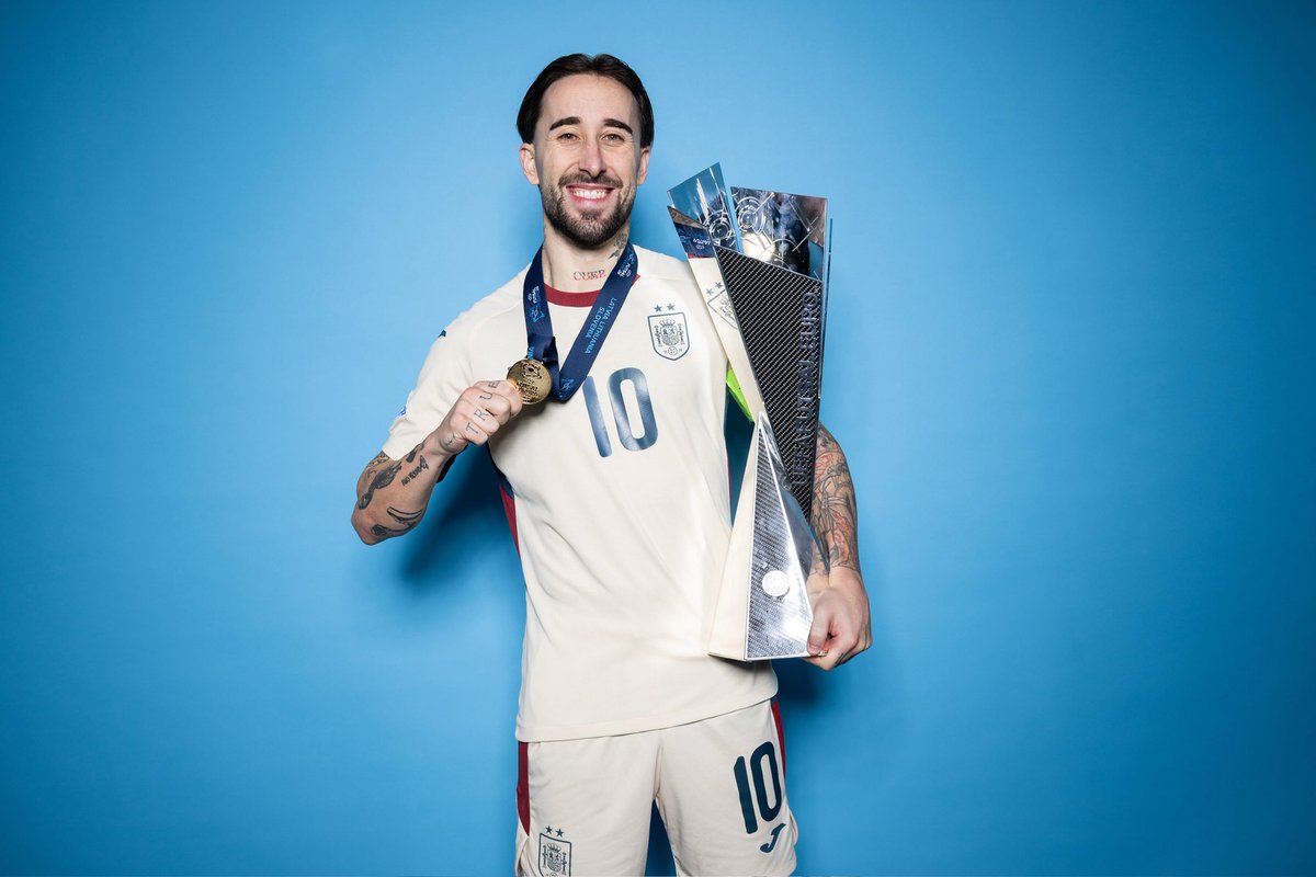 rivillos_10's tweet photo. 𝑫𝒆𝒄í𝒂𝒏 𝒒𝒖𝒆 𝒏𝒐.
𝑫𝒆𝒄í𝒂𝒏 𝒒𝒖𝒆 𝒏𝒐 𝒍𝒍𝒆𝒈𝒂𝒃𝒂.
𝑫𝒆𝒄í𝒂𝒏 𝒎𝒖𝒄𝒉𝒂𝒔 𝒄𝒐𝒔𝒂𝒔…
𝑬𝒖𝒓𝒐𝒑𝒂 𝒅𝒊𝒄𝒆 𝒄𝒂𝒎𝒑𝒆ó𝒏.
𝑺𝒊𝒍𝒆𝒏𝒄𝒊𝒐 𝒂𝒃𝒔𝒐𝒍𝒖𝒕𝒐. 🏆

𝑬𝒔𝒑𝒂ñ𝒂, 𝒉𝒂 𝒗𝒖𝒆𝒍𝒕𝒐! ❤️💛❤️ https://t.co/AXU3rfNzT6