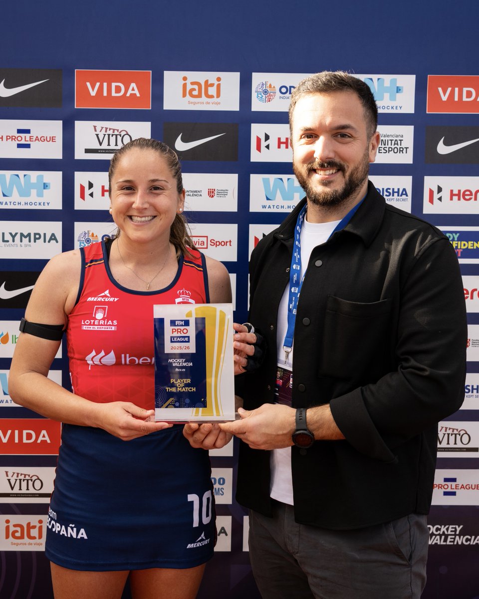 rfe_hockey's tweet photo. Patricia Álvarez, MVP del partido ⭐️

#RedSticks #ESHockey https://t.co/zyDIOk67fY