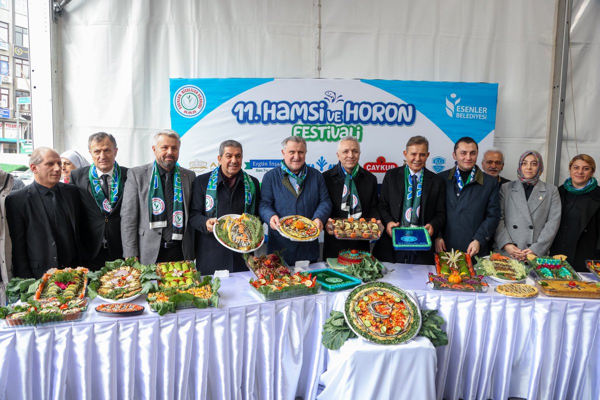 Geleneksel hale gelen 11. Hamsi ve Horon Festivali’nde Esenler’e Karadeniz rüzgârı esti!
Hamsinin eşsiz lezzeti ve horonun bitmeyen enerjisiyle unutulmaz anlar yaşadık.