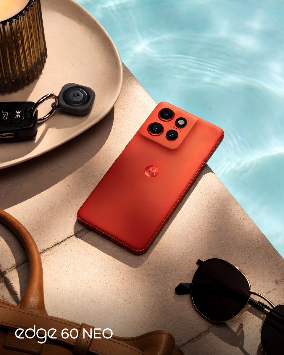 MotorolaCL's tweet image. Ese pensamiento intrusivo de verano que te dice: “llego del trabajo y me tiro a la piscina”. 😌💦
Con nuestro #edge60neo y su protección IP68/IP69, contestar un WhatsApp desde el agua ya no suena tan loco. 📱✨

#MotorolaChile #WhatsYourEdge