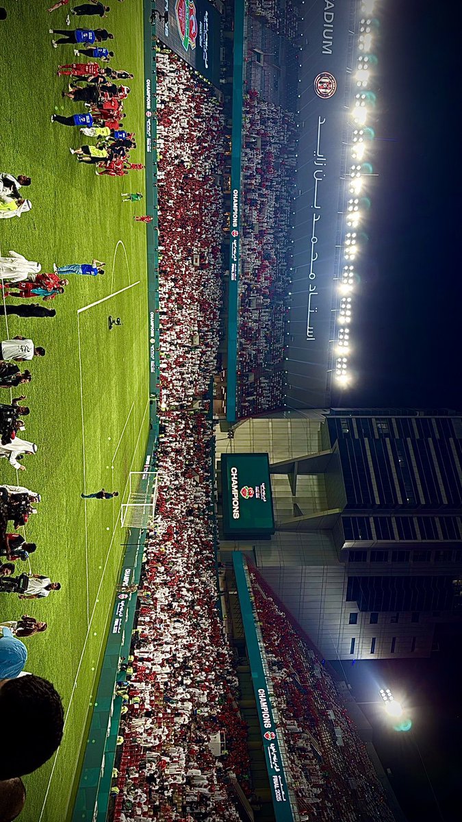 فرطوا بما تشاؤون سوى الجمهور 
فرطوا بالبطولات وقصروا في عملكم إتجاه الفريق و لا تدعموا المدرب في سوق الأنتقالات .. قصروا في ما تشاؤون إلا التقصير مع الجمهور . 

أصغر أهلاوي يضع قدمه في أرضية أستاد راشد ويتجول فيه أينما يشاء ويجعل مقعده في المكان المناسب له .. تذكروا بأنها مباراة