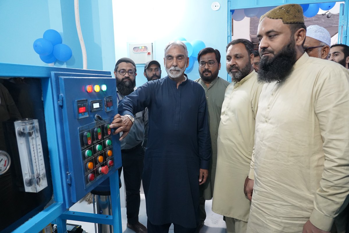 alkhidmatKHI's tweet photo. الخدمت کراچی کا صاف پانی کی فراہمی کی جانب ایک اور قدم 💧
جامعہ ملیہ ملیر میں 75ویں واٹر فلٹریشن پلانٹ کا افتتاح۔
صاف پانی، صحت مند زندگی۔#AlkhidmatKarachi #CleanWater #WASHProgram #Karachi https://t.co/6i9KEtpeuX
