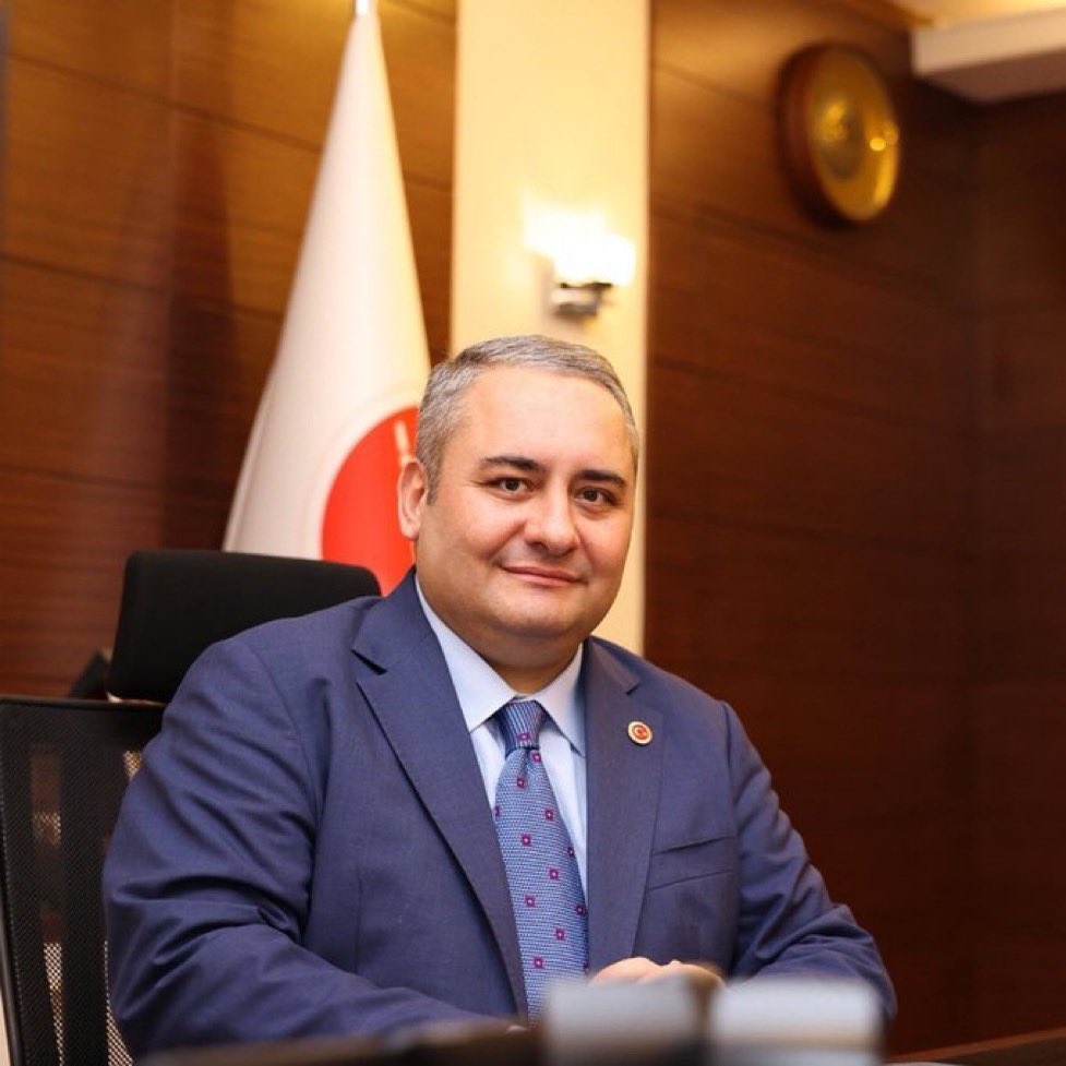 av_06_nobel's tweet image. Resimde gördüğünüz şahıs Türkiye’nin en büyük 4. ilçesi Ankara-Keçiören Belediye Başkanı Mesut Özarslan. Az önce CHP’den istifa etti. AKP’ye geçecek. Bu satırlarımı dikkatle okuyun! Akrabalarımın yarıdan fazlası Keçiören’de yaşıyor. Hepsi de CHP’ye oy verdi. Hepimiz de kazanması…